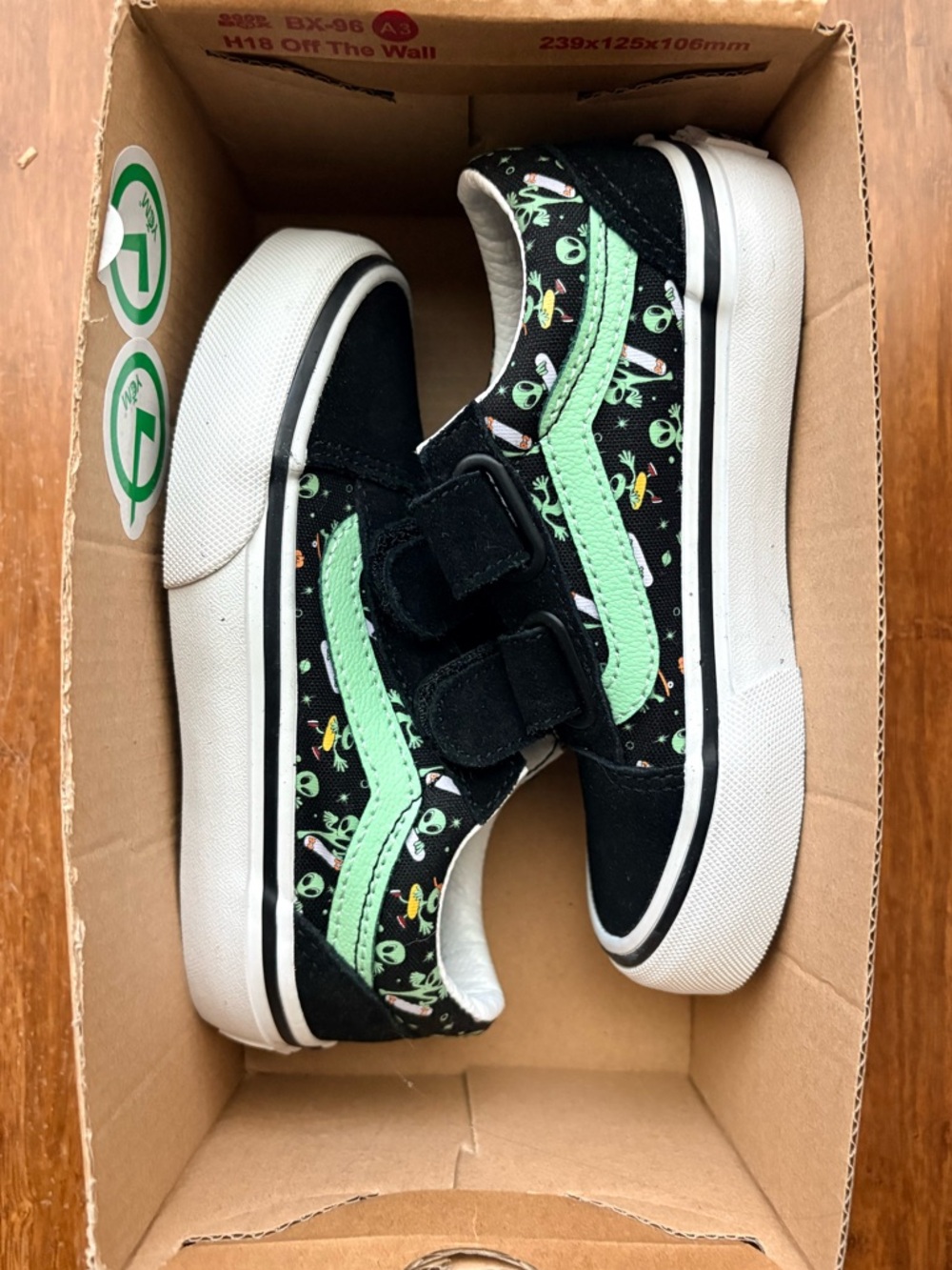 NWT Vans Old Skool V Glow in the Dark Alien Cosmic Sneakers Kids Size 10.5